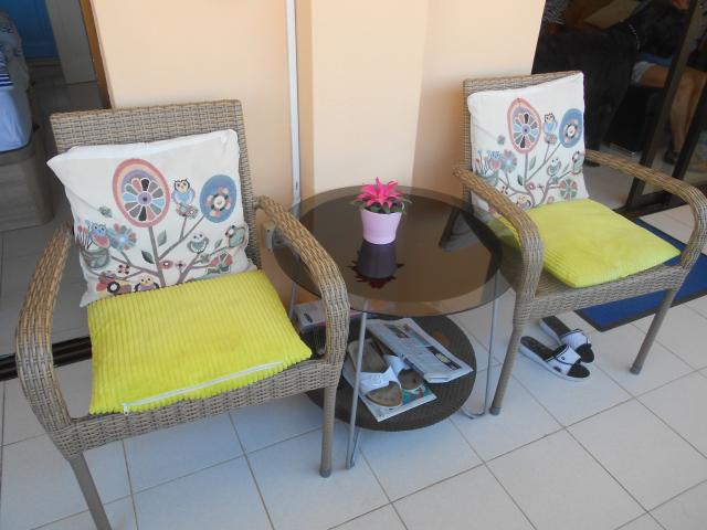 2 Stühle und Tisch - Handwerk Hausbau Garten - Puerto de Santiago, Teneriffa